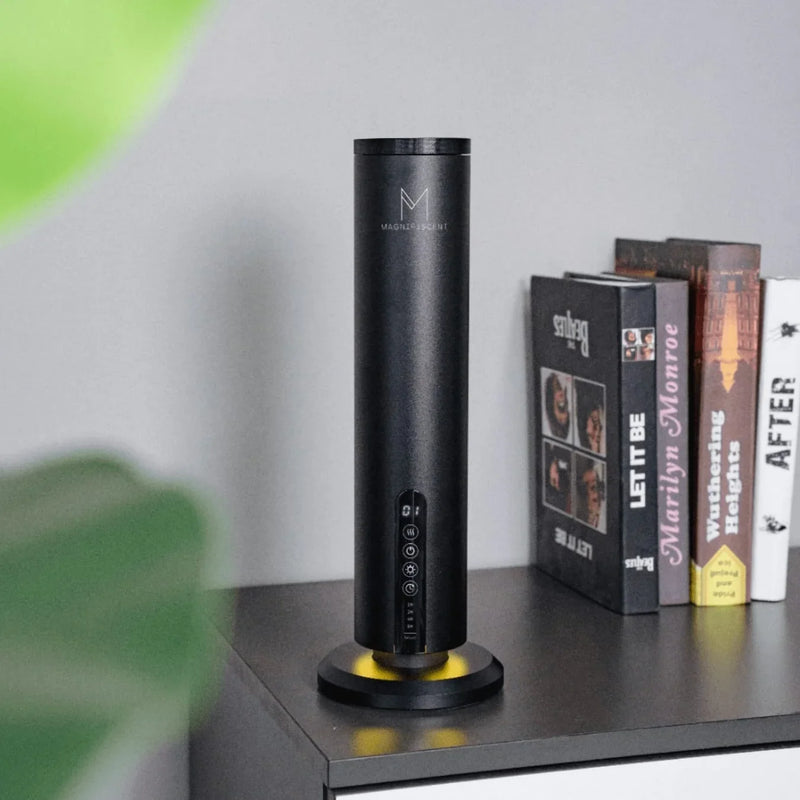 Diffuseur noir sur une étagère