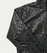 Détail du motif léopard mouillé